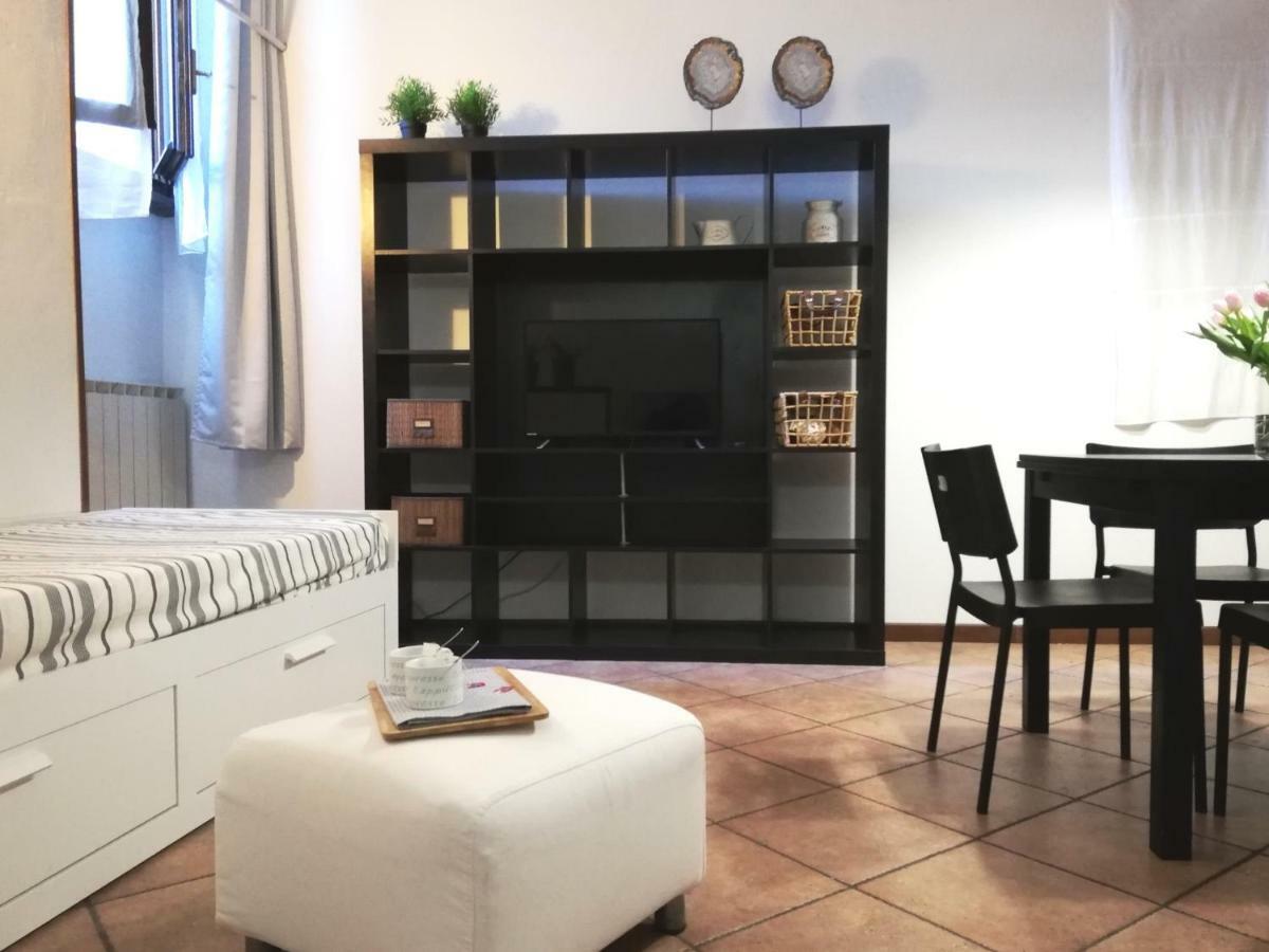 شقة Cortile Del Forno Nel Centro Storico أرونا المظهر الخارجي الصورة